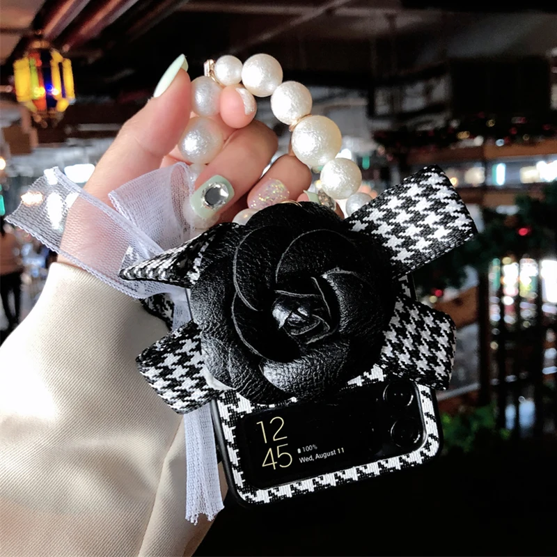 Luxury 3D Camellia Houndstooth PU Leather Phone Case For Samsung Galaxy Z Flip 4 3 5G Chic Bowknot Charm Pearl Bracelet Cover