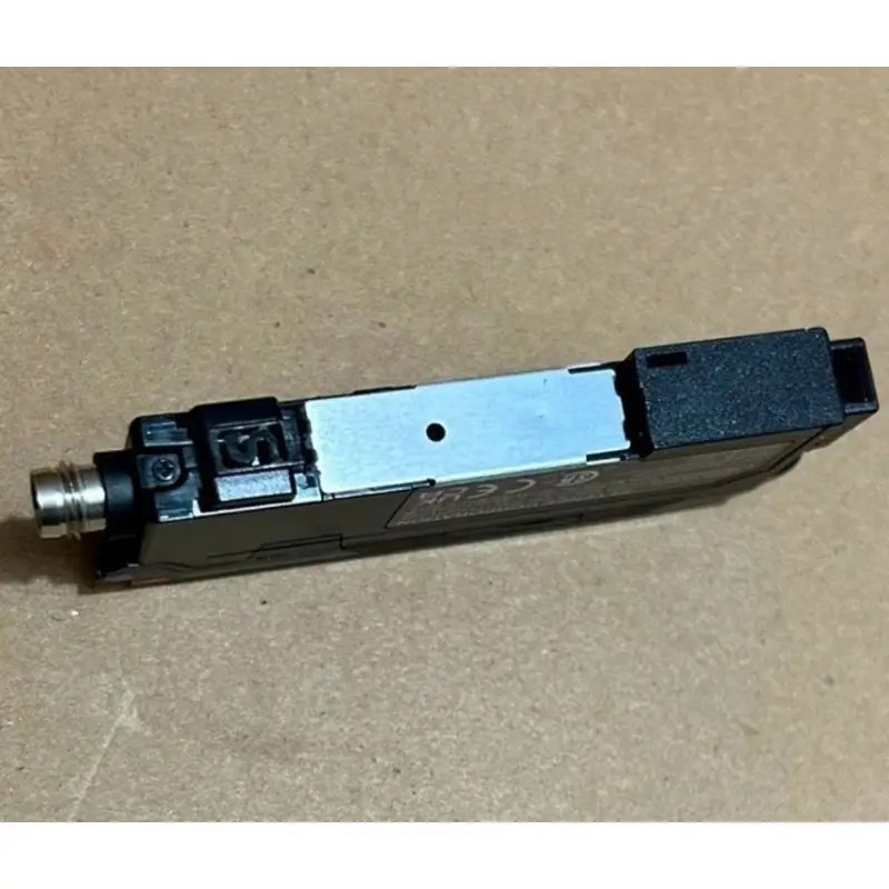 جديد 90% لمستشعر Keyence LR-XN11C