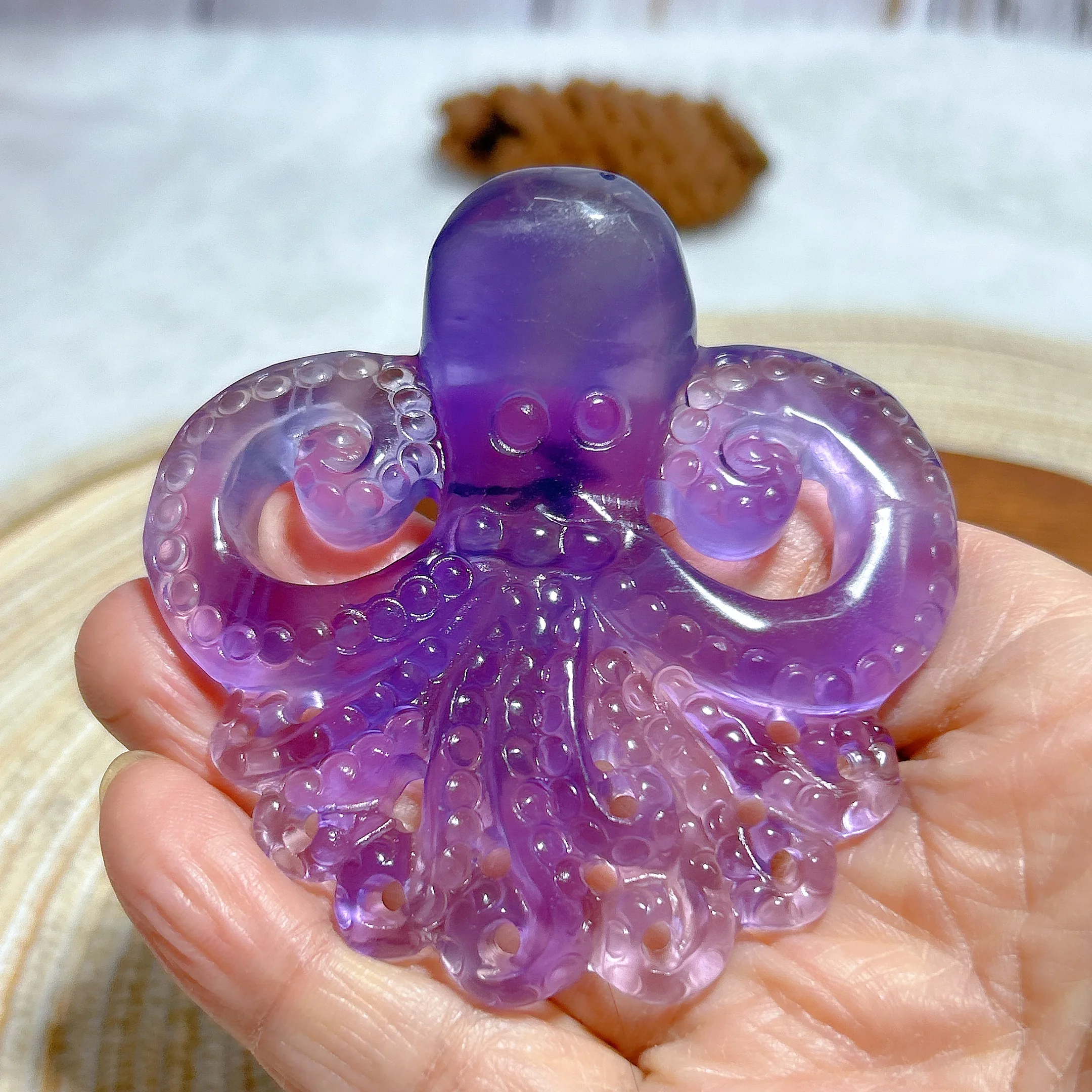 

Healing Natural Crystal Purple Fluorite Octopus Hand Carving Rare Gemstones Energy Mineral Reiki Home Decorations Gift Ore