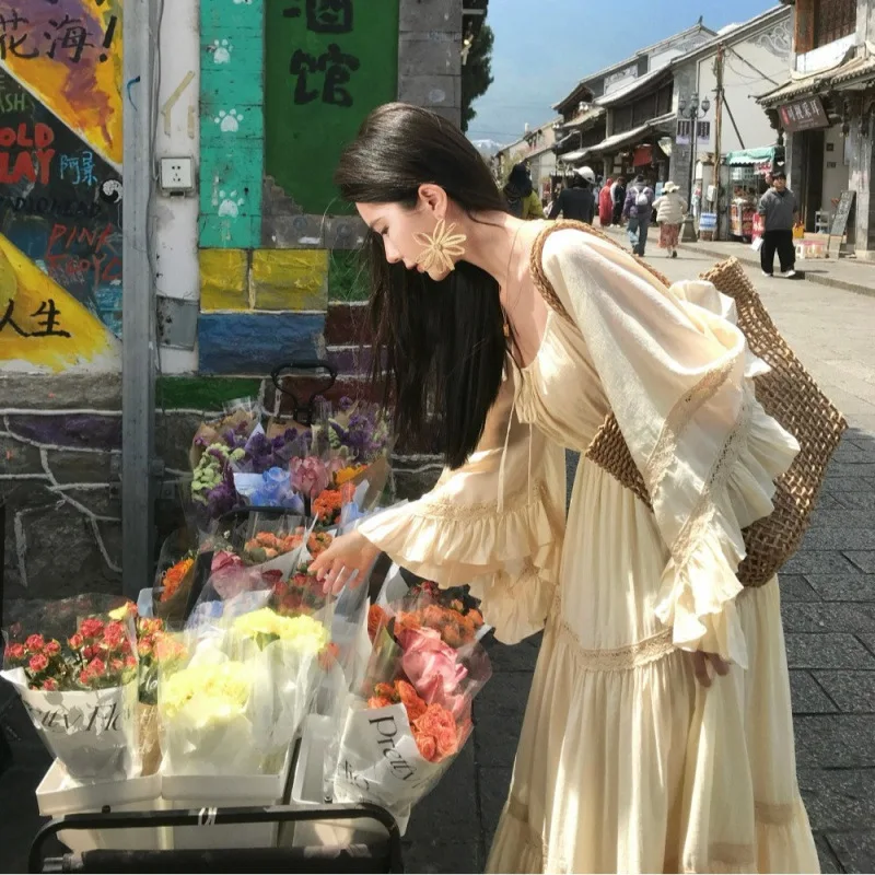 Nuevo Vestido Largo Elegante de Cuello Cuadrado con Mangas Trompeta y Dobladillo Grande, Estilo Bohemio Beige para Vacaciones y Playa, Vestidos para Mujer