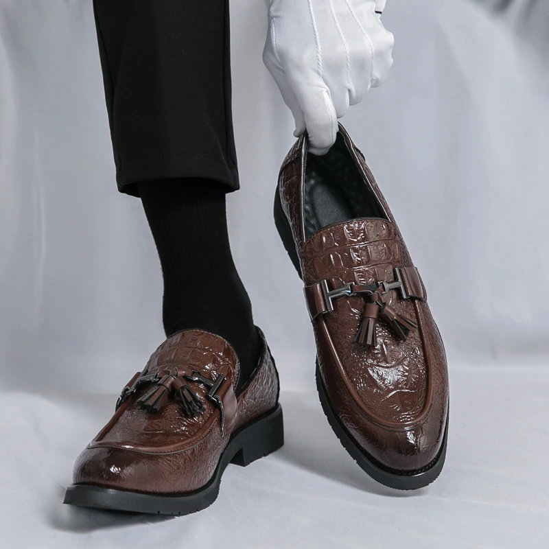

Men's shoes 2025 new crocodile print loafers lazy people a slip-off bean shoes trend British business casual small leather shoes