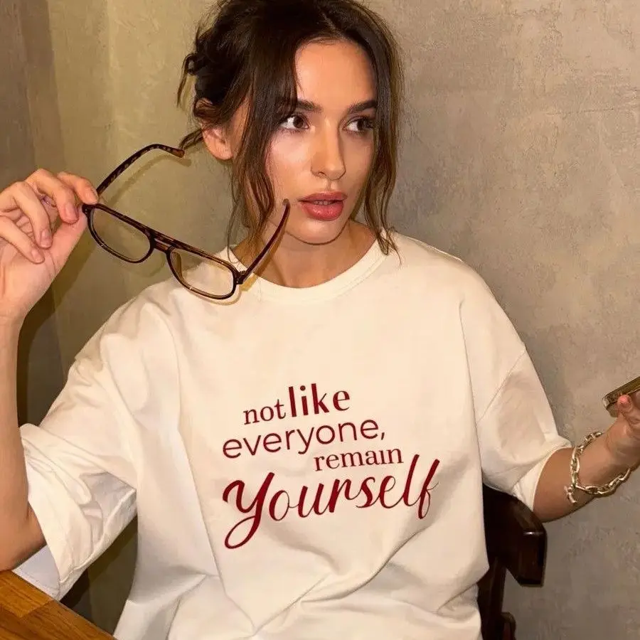 

A New Summer 2025 Pure Cotton Short-sleeved T-shirt with Retro and Fashionable Prints, Loose and Versatile and A Stylish Top