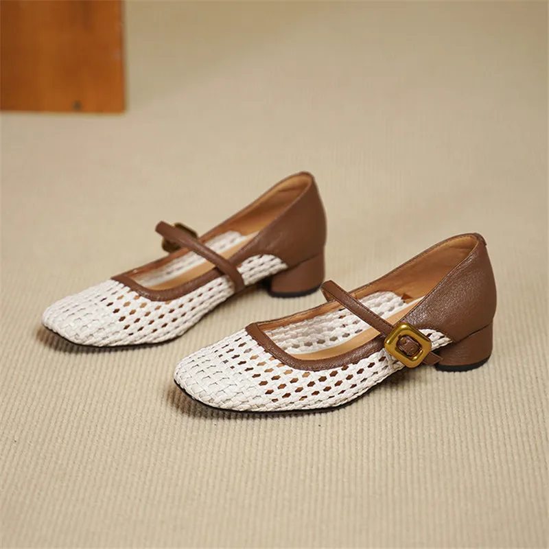 

Новые женские туфли из спилковой кожи на весну/лето, с квадратным носком, модные, с вырезами, на среднем каблуке, в стиле Мэри Джейн