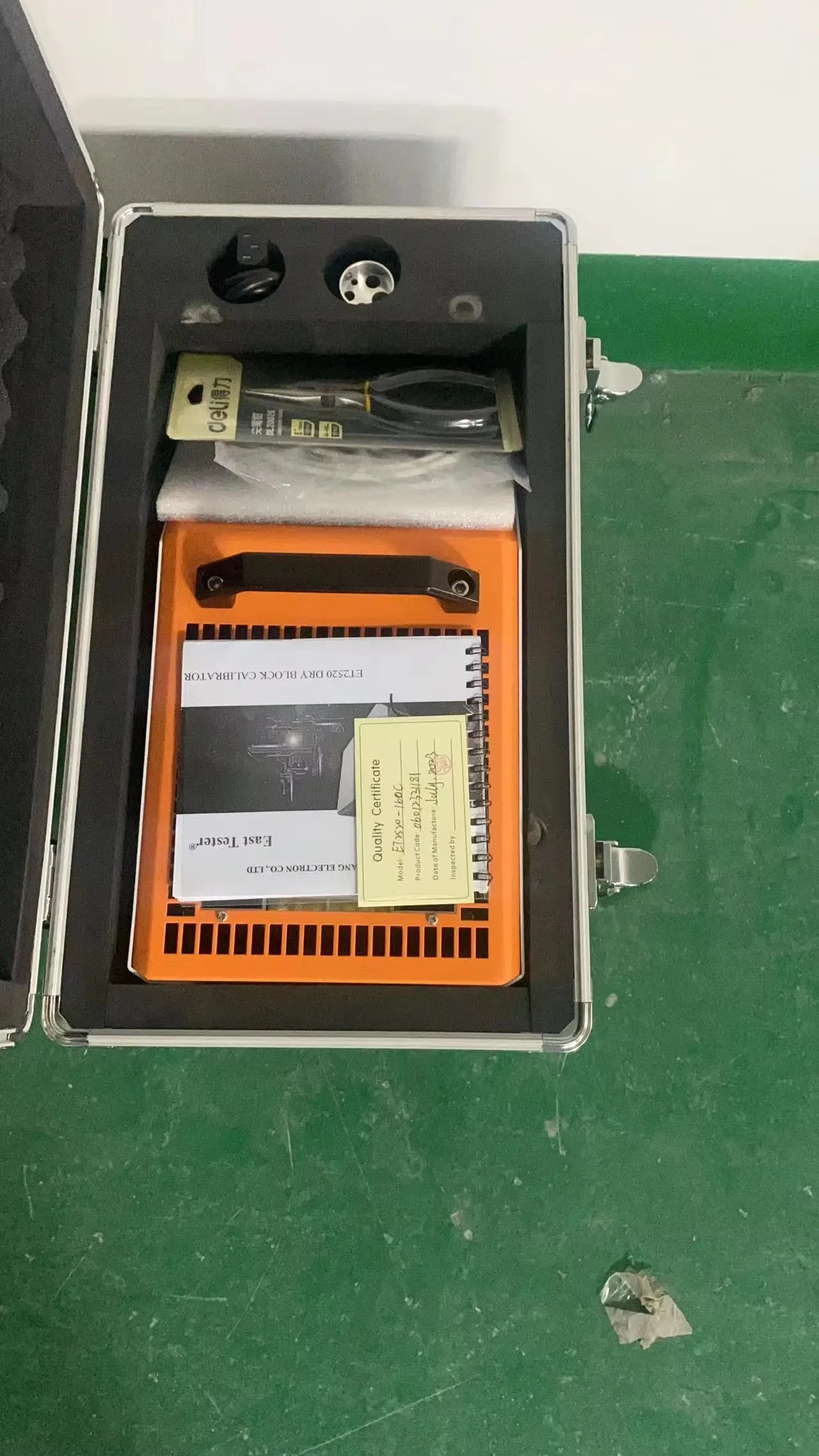 High Stability RTD Calibrator ET3820-100 Portable  -100℃ to 50℃  for On-Site Temperature Calibrator