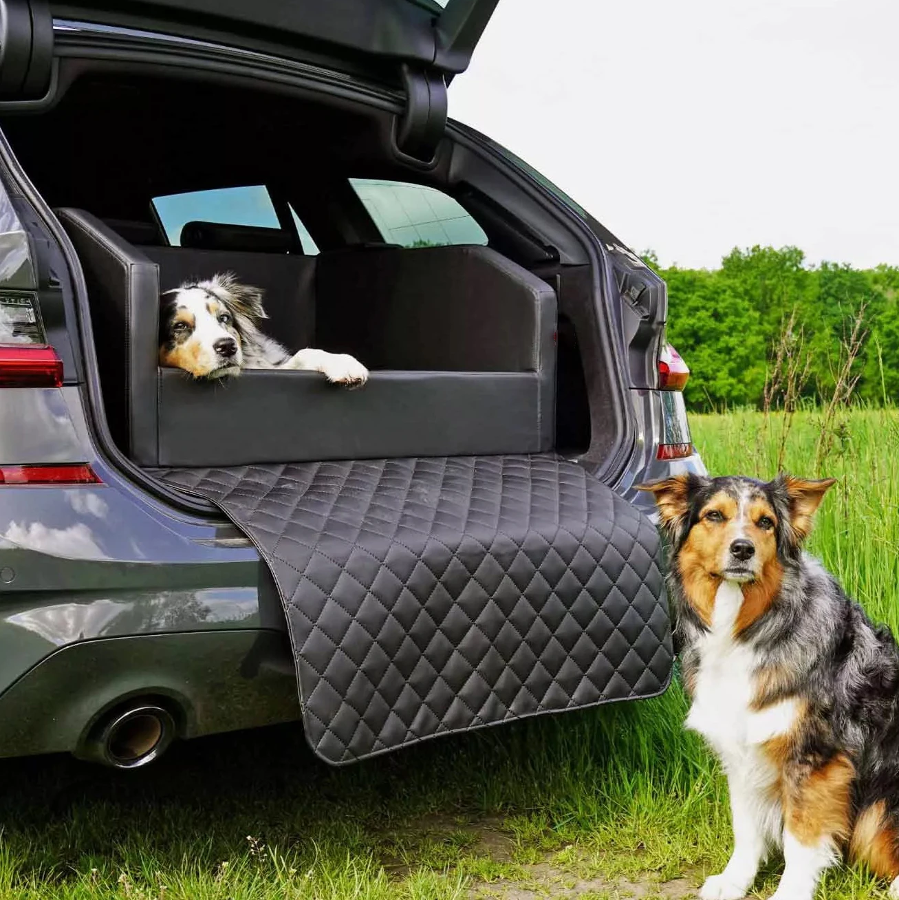 

Comfortable Car Mat Leather Luxury Soft Warm Cotton Baby Sleeping Soft Warm Cotton Memory Foam Pet Bed