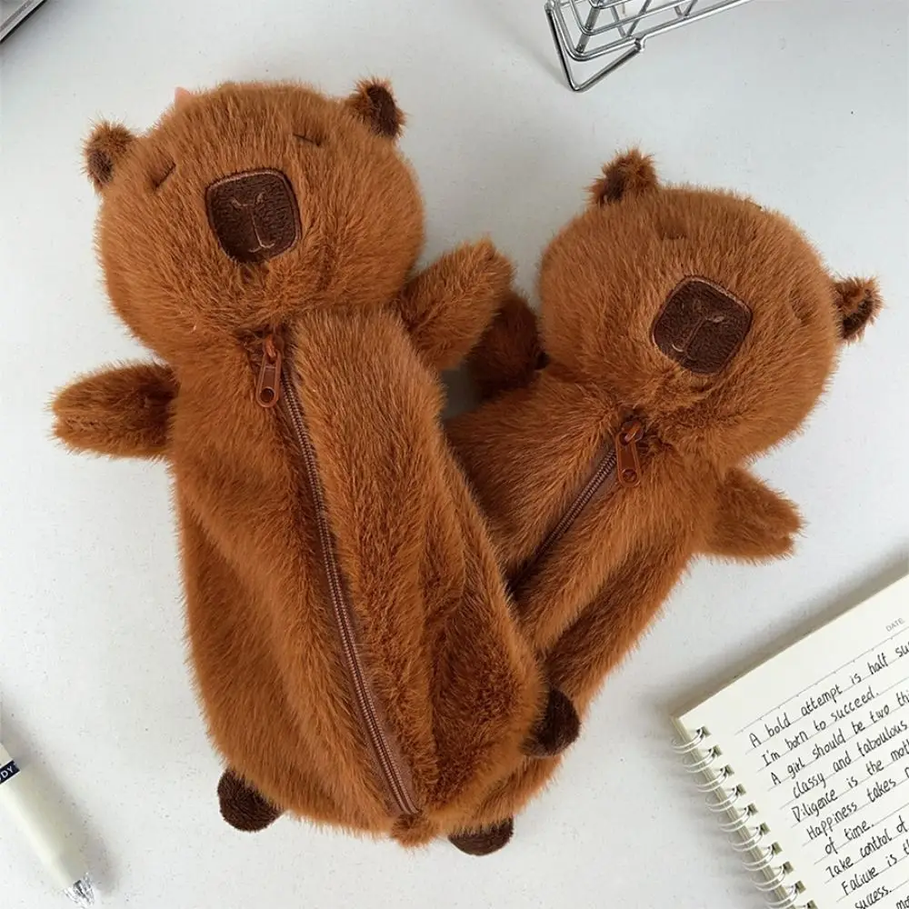 Sac à stylos en peluche Capybara de grande capacité, fermeture éclair, poupée en peluche Capybara de dessin animé doux, Animal mignon, pochette à crayons en peluche pour le bureau
