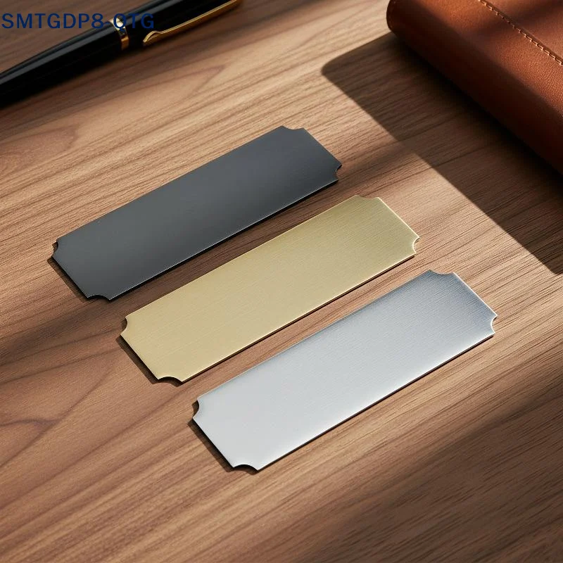 Desk Name Plate - ป้ายเปล่าคุณภาพสูง 10 ชิ้น แกะสลักด้วยเลเซอร์ ป้ายชื่อตั้งโต๊ะ แถบโลหะพร้อมกาวในตัว