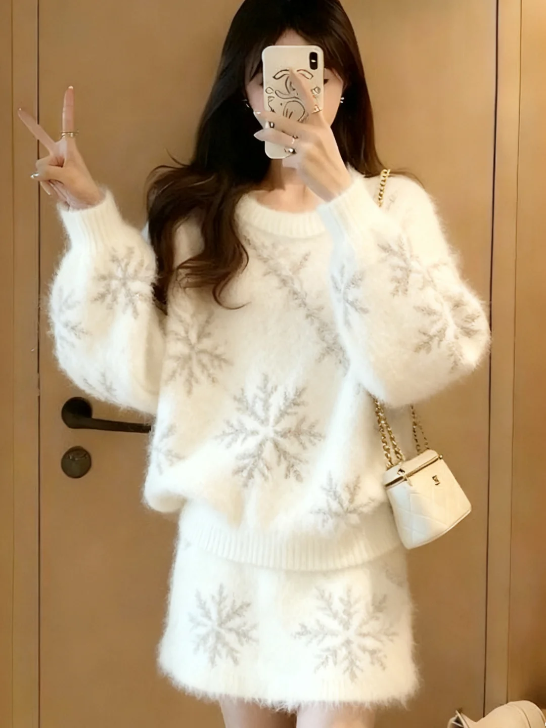 

Нежный и уютный вязаный комплект «Снежинка»: женский осенне-зимний милый свитер и юбка-полусолнце, комплект из двух предметов