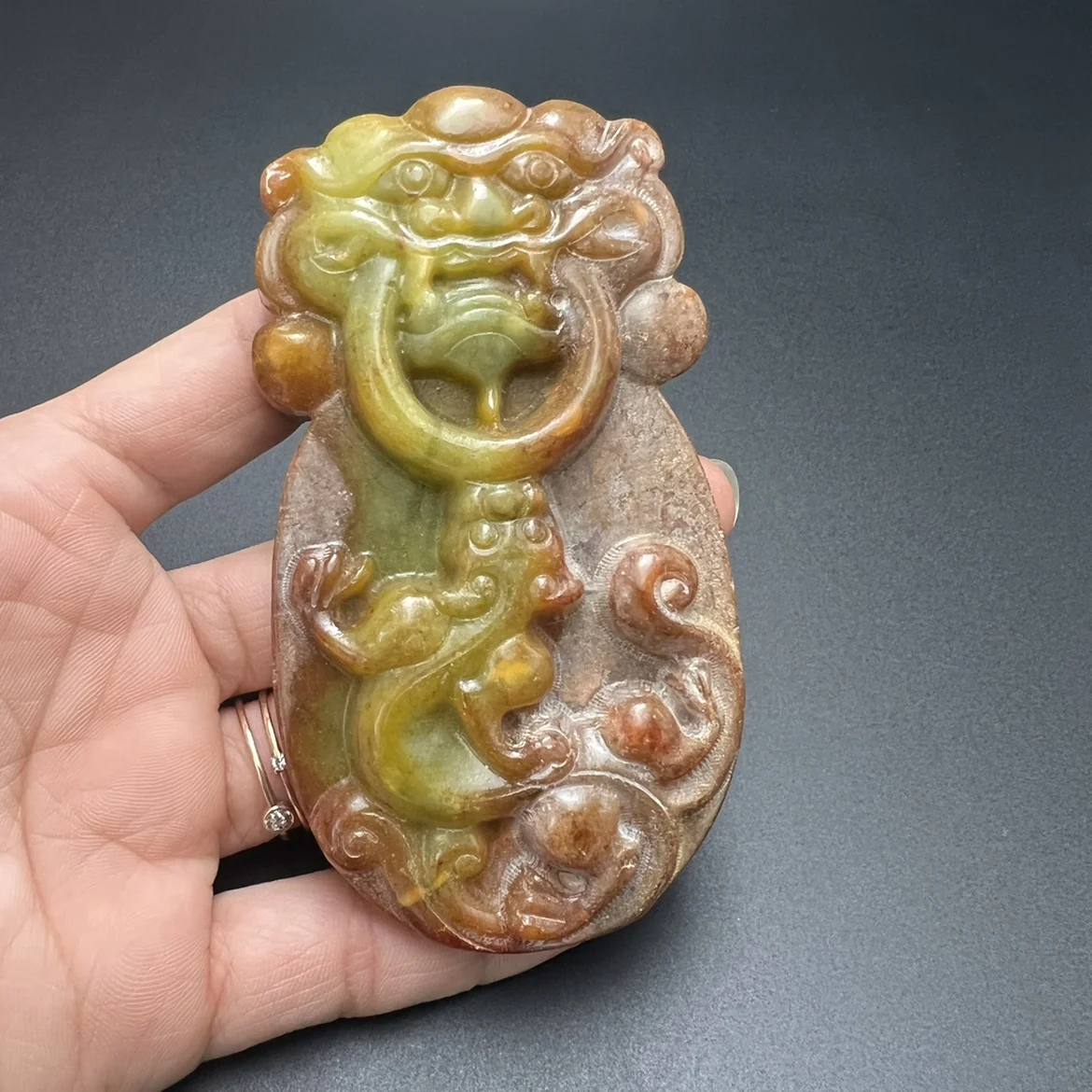 Jade relief token of Xiuyan jade-made old  high ancient  missing handle.