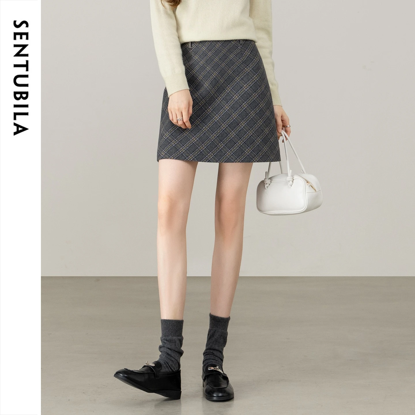 SENTUBILA Winter Mini Skirt for Women 2026 Plaid A Line Warm Retro Commuter Wool Blend Slim Wrinkle Resistant Skirt 164QA8548