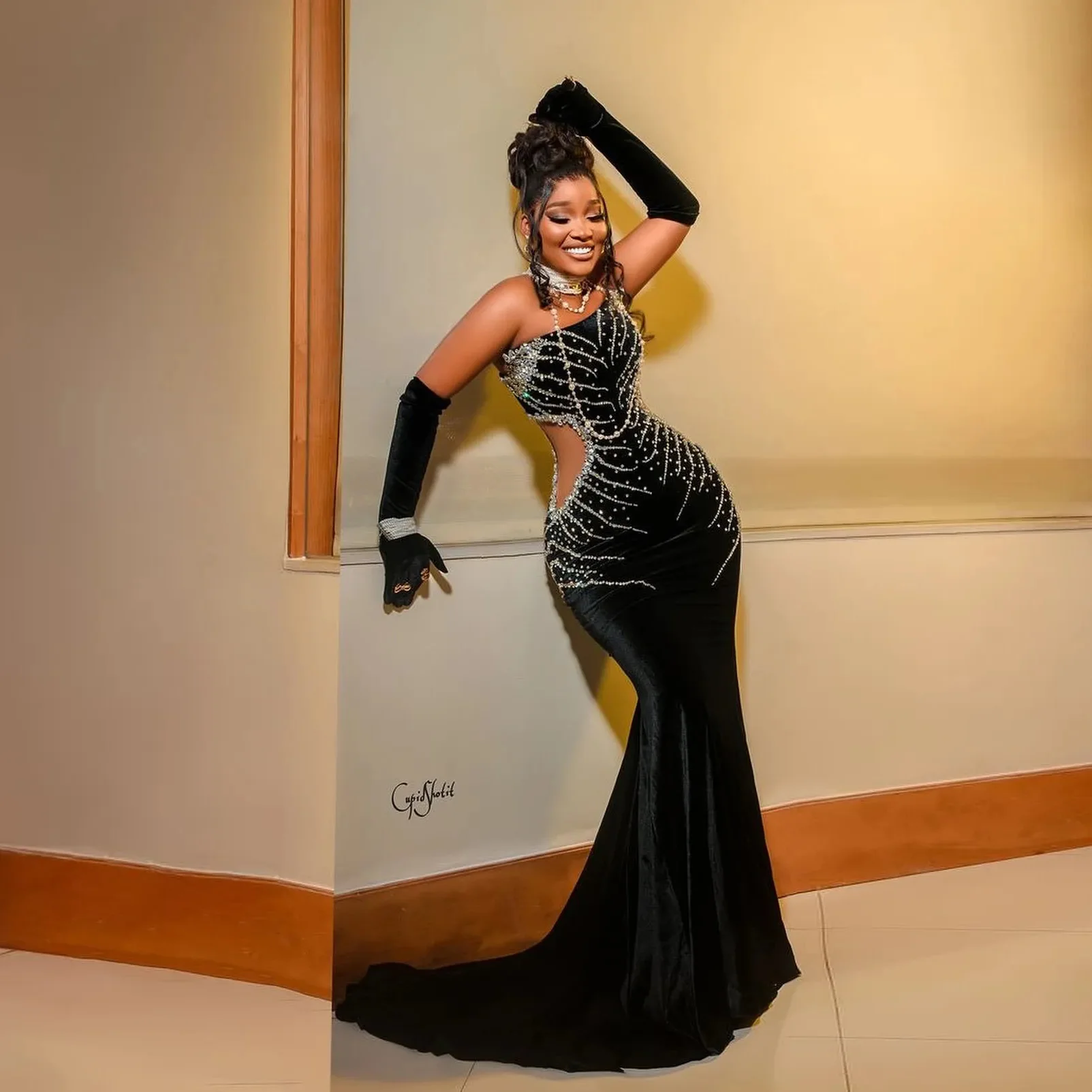 Gorgeous Velvet Prom Dresses Mermaid vestidos de gala Strapless Evening Gowns with Cloak Beaded Prom Dress Velour Black image 2
