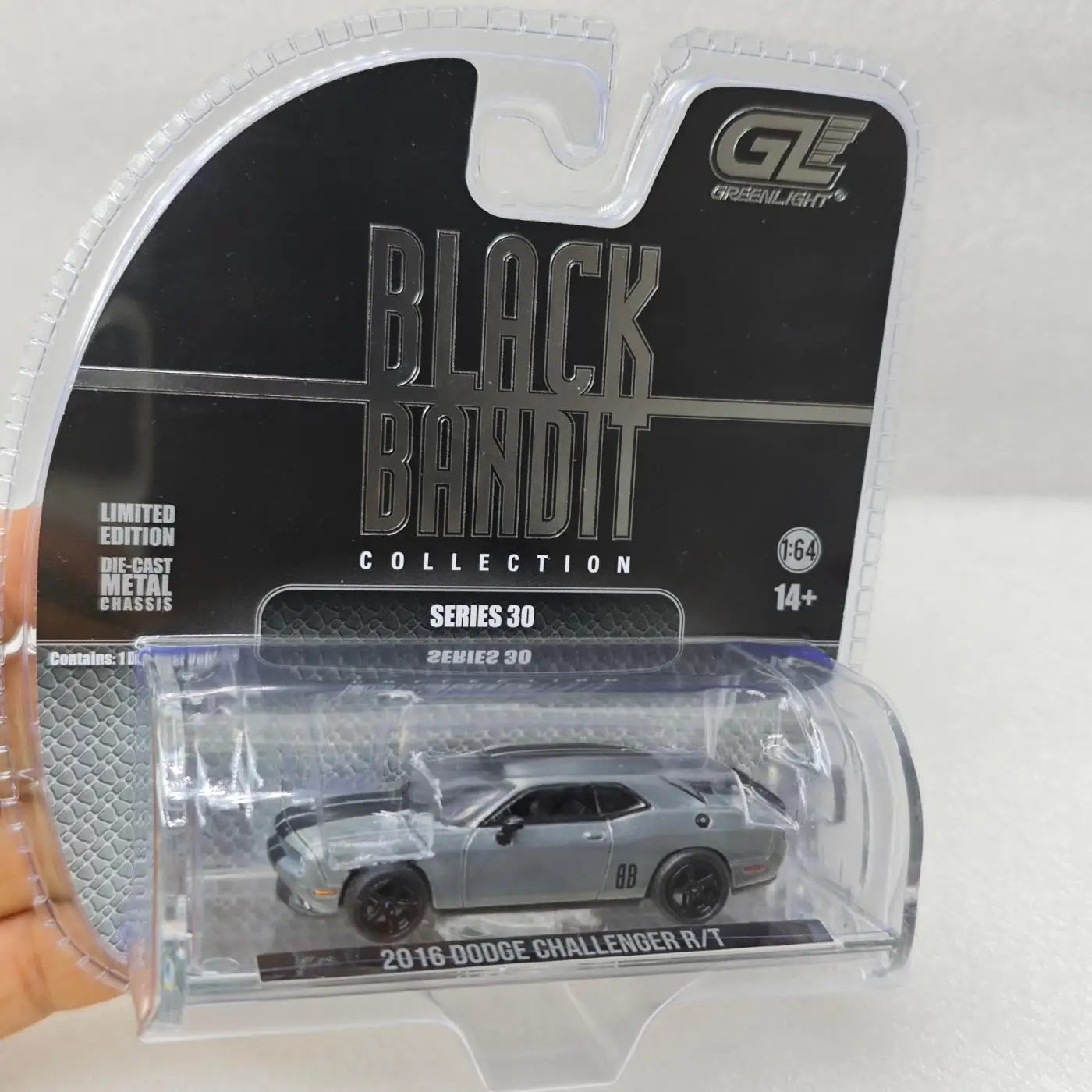 

GreenLight 1:64 Gangster Series 30-2016 Dodge Challenger R/T 28170-A Clearcoat Alloy Car Model Market Ornament Collectibles