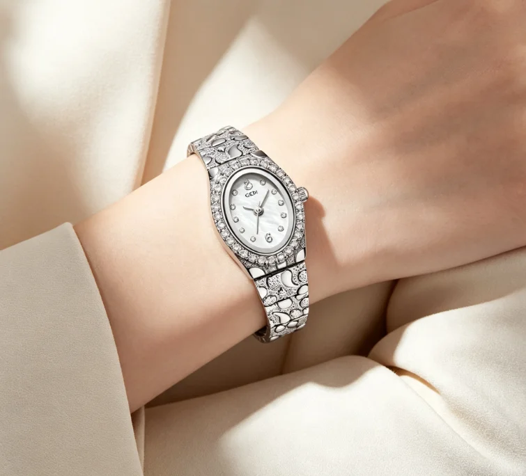 Vintage Oval Gold Women Quartz Watch Rhinestone Bezel Carved Steel Band Slim Ladies Wristwatch
