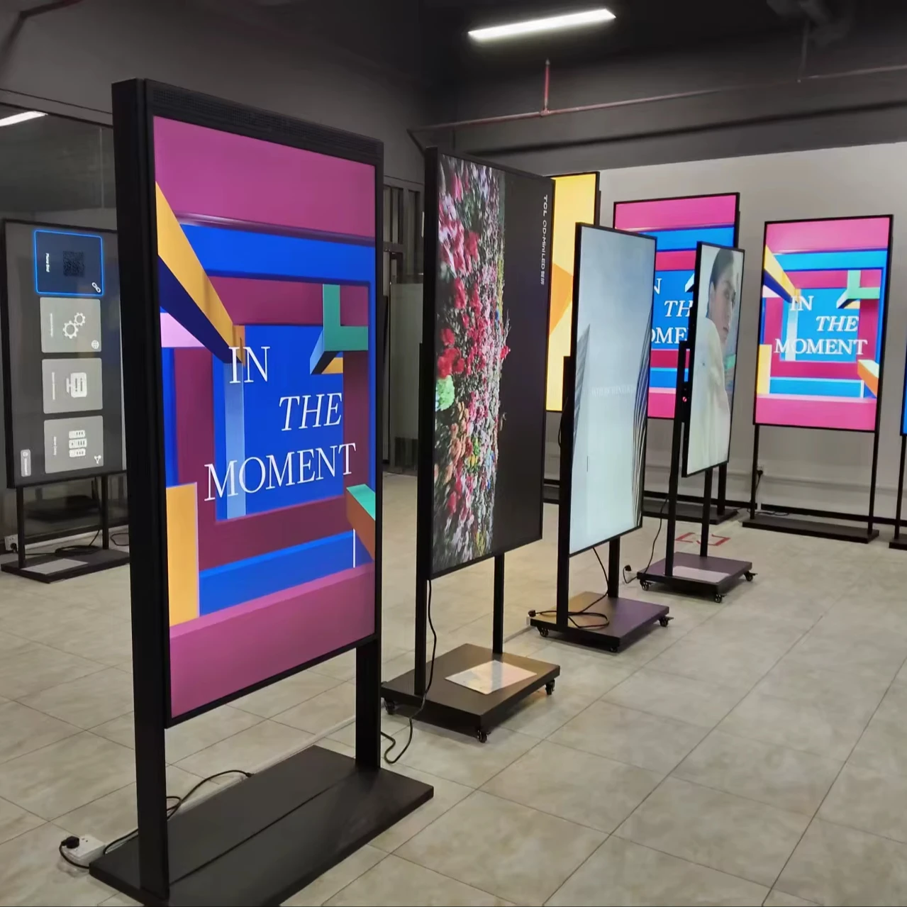 Screen Kiosk Digital Signage and Displays Totem 100 86 75 65 43 55 Inch Indoor/outdoor Price Led Screen Lcd Advertising Display