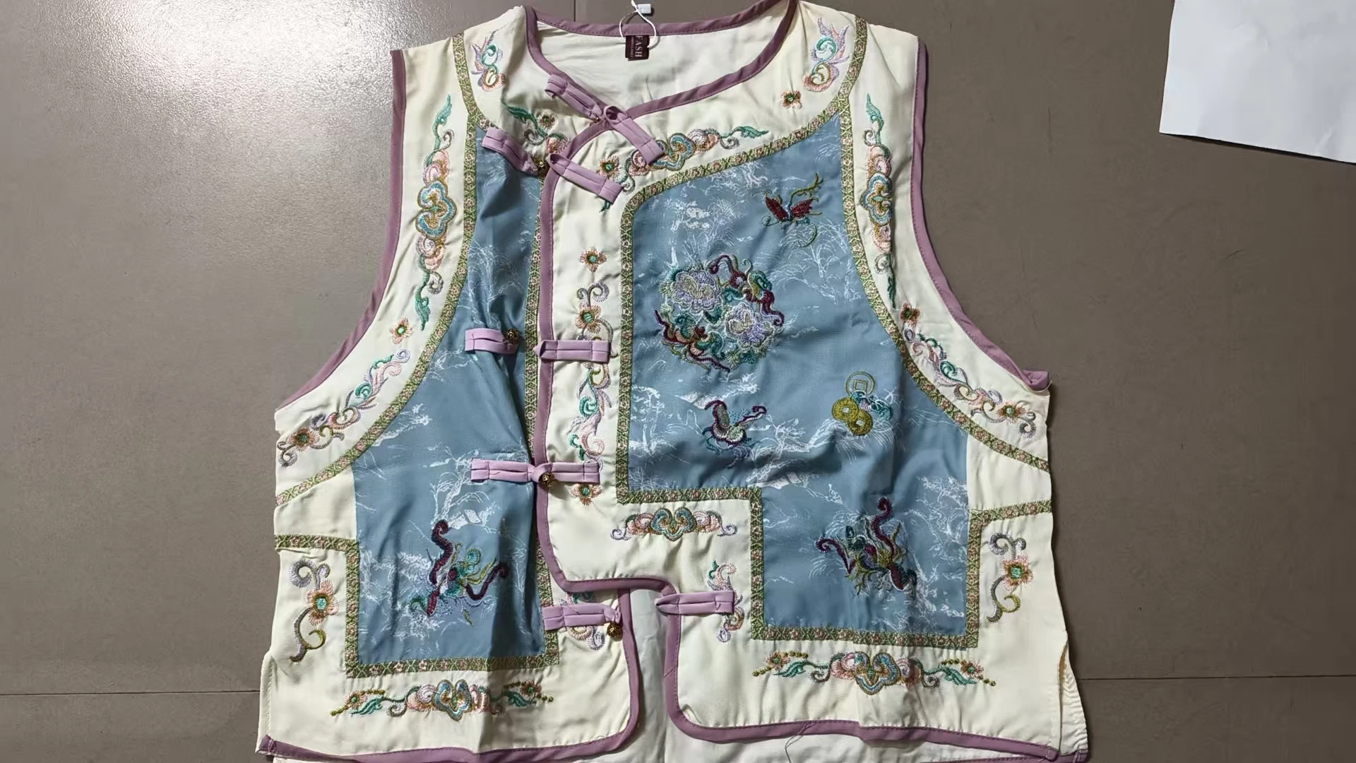 Haut Cheongsam de luxe brodé de fleurs pour femmes, gilet sans manches, Style chinois Hanfu Qipao Tang, vêtements d'extérieur traditionnels à boutons