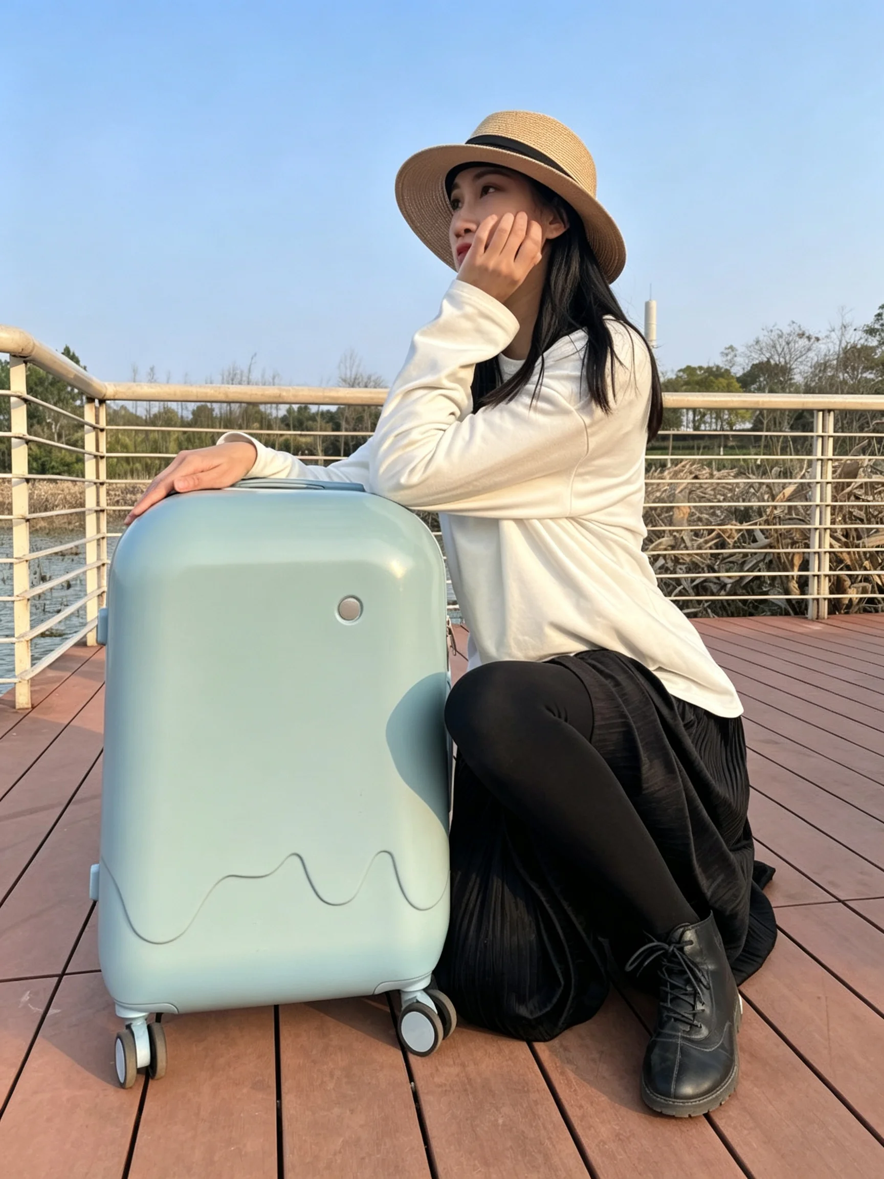 valise-legere-et-elegante-dotee-de-roulettes-pivotantes-a-360-degres-sac-de-voyage-portable-pour-femmes-bagage-compact-de-20-pouces-tendance-et-pratique