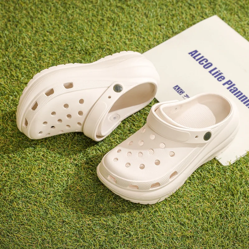 

In summer, the new round-bottomed hole shoes women's beach breathable outdoor wear non-slip muffin slippers eva