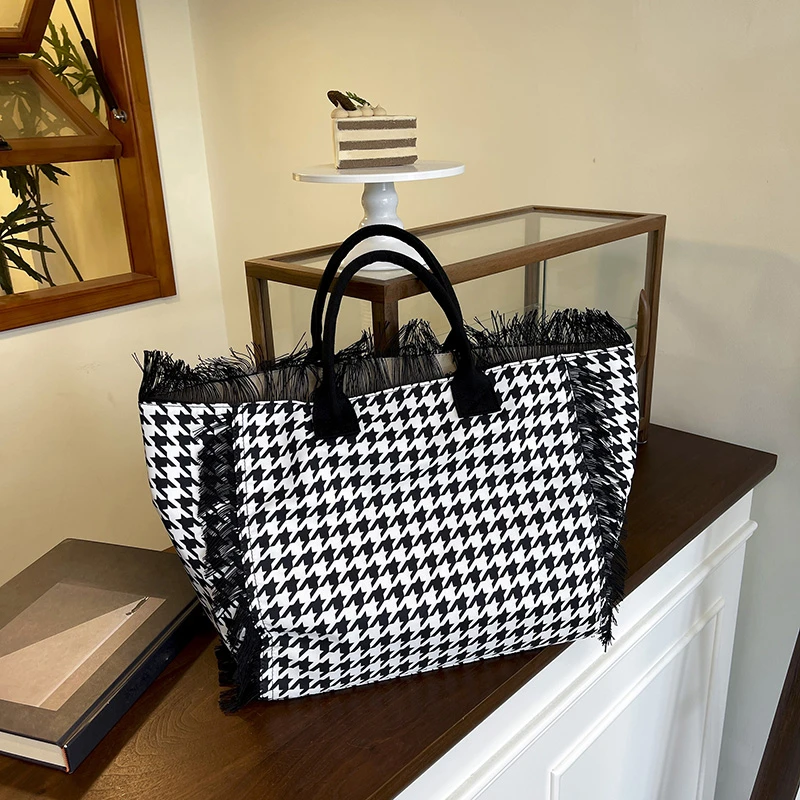 

Solid Color Large Capacity Shoulder Bags Nylon Versatile 2025 Hot Sale Bags for Women Temperament Women's Crossbody Bags