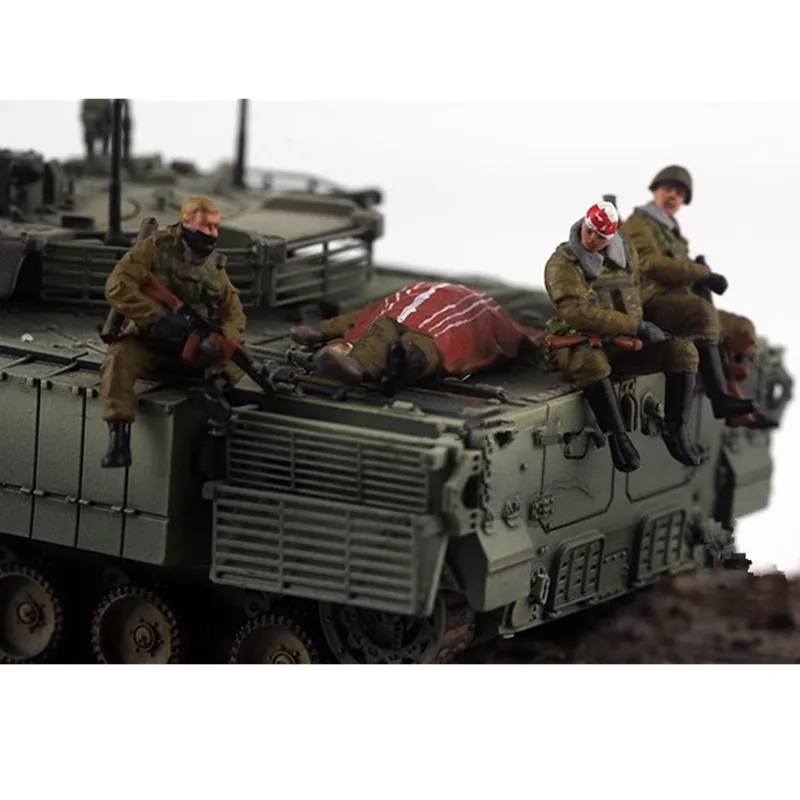 1:72 Scale Model Resin 7 Russian Injured Soldiers Action Figure Toys Scene Accessory Take Brothers Home Display Doll Collection