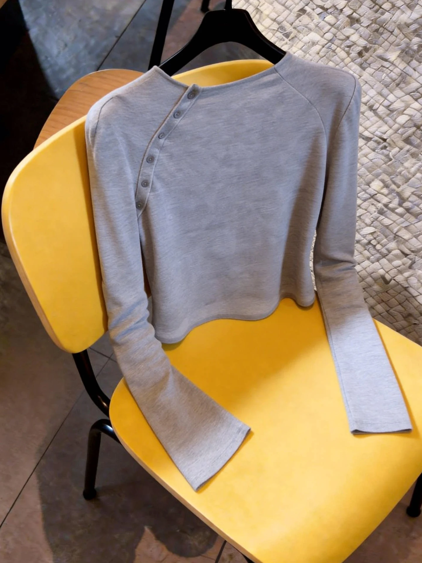 

Gray Button Design Long Sleeve Comfortable T-Shirt round Neck Base Shirt Spring Fashion Simple Style Women's plus Size Top