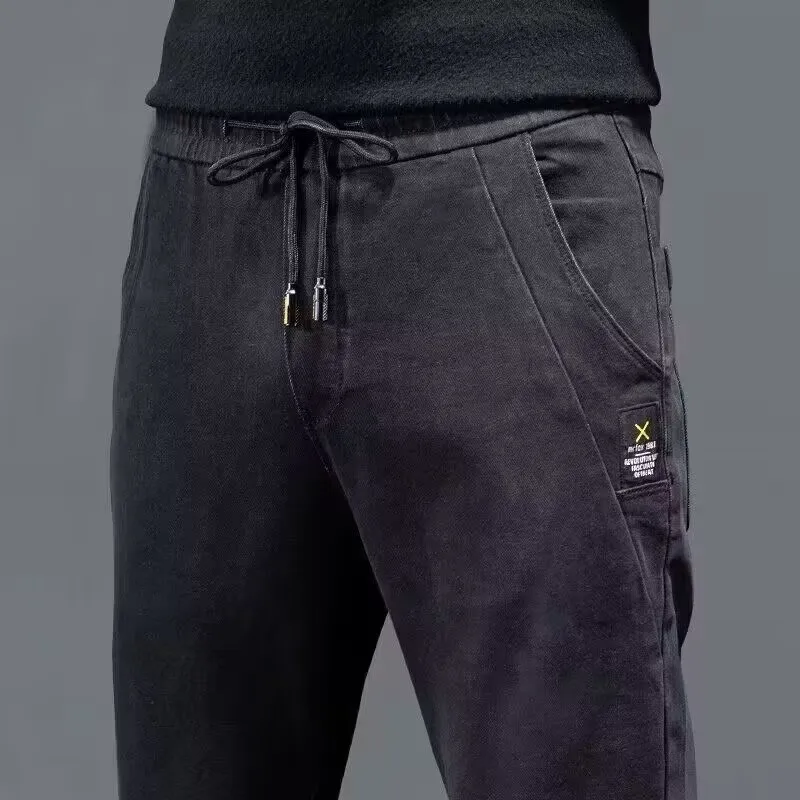 Jeans casual in vita elastica da uomo primavera nuovi pantaloni lunghi larghi a gamba dritta gioventù trendy tessuto denim blu resistente all'usura