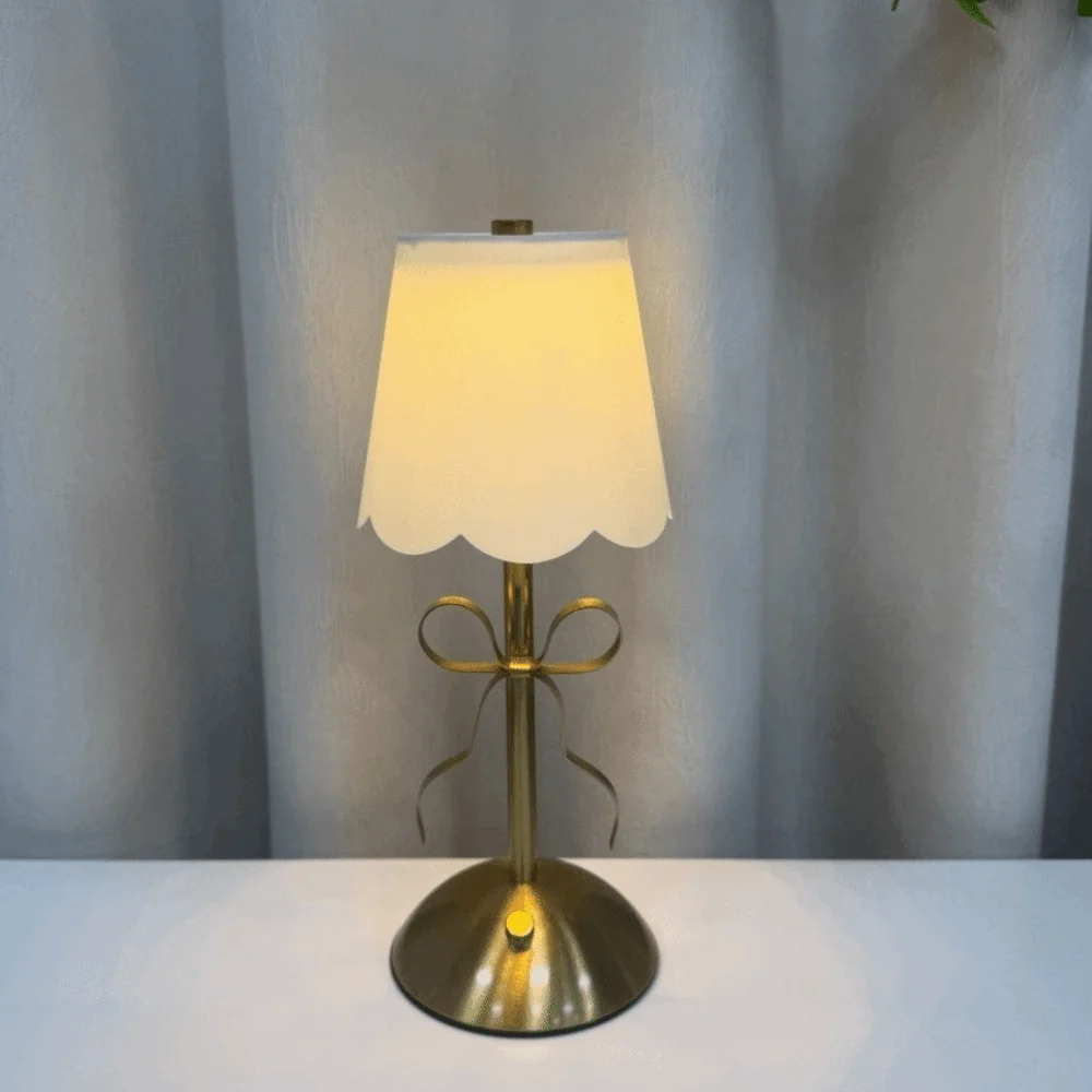 

Настольная лампа с тканевым абажуром и бантом, перезаряжаемая, с регулировкой яркости, декоративный прикроватный светильник, ночник в стиле бохо для создания атмосферы, украшение для спальни