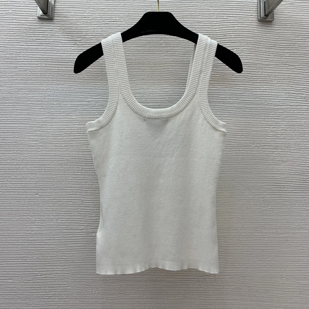 

High quality women's tank top with sleeveless straps for external wear