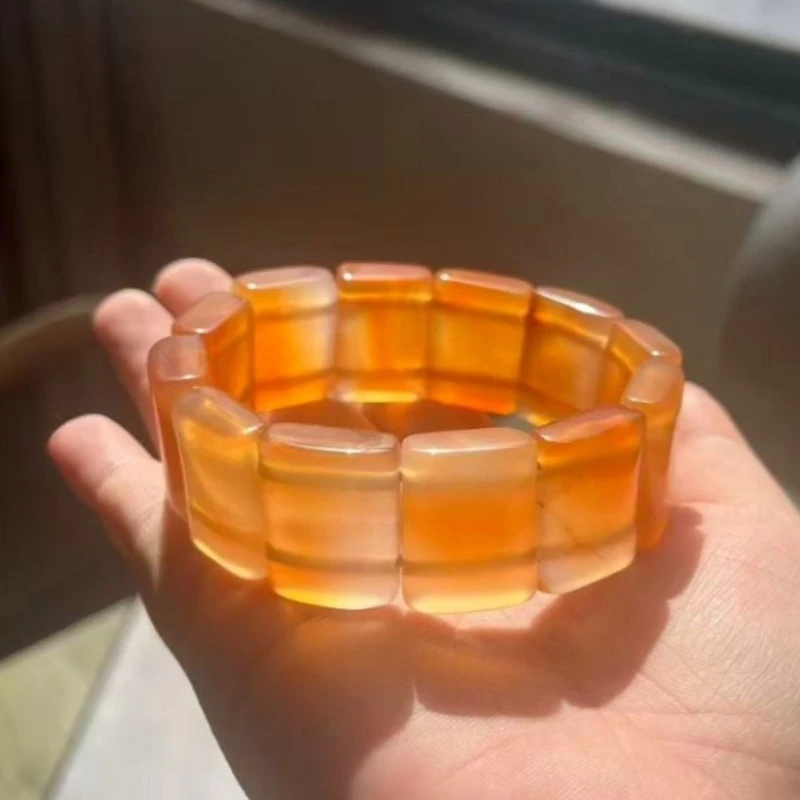 Elegant and Generous High-ice Agate Hand Bracelet