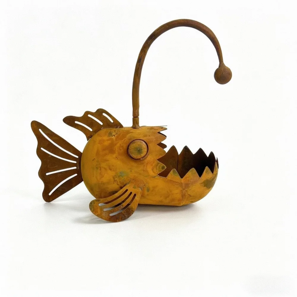 Rusty Metal Anglerfish Flower Pot Garden Ornament Outdoor Creative Animal Planter Vintage Yard Art Lawn Decoration