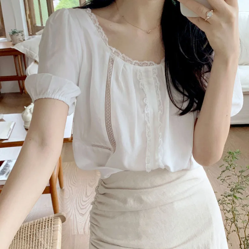 甘い若々しい半袖シャツ女性のファッショナブルな多用途スプライスマイクロ透明レースフロントバック着用夏のトップ