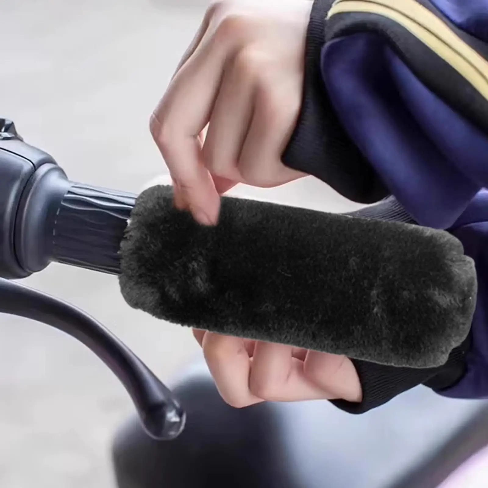 Motorcycle Handle Grip Cover Thermal Anti-Slip Electric Bike Cycling Handlebar Grip Cover for Commuting Urban Riding Cruising