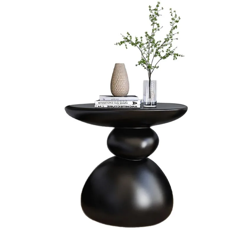 

Stone to run, floor ornaments, high-end bedside tables in the living room