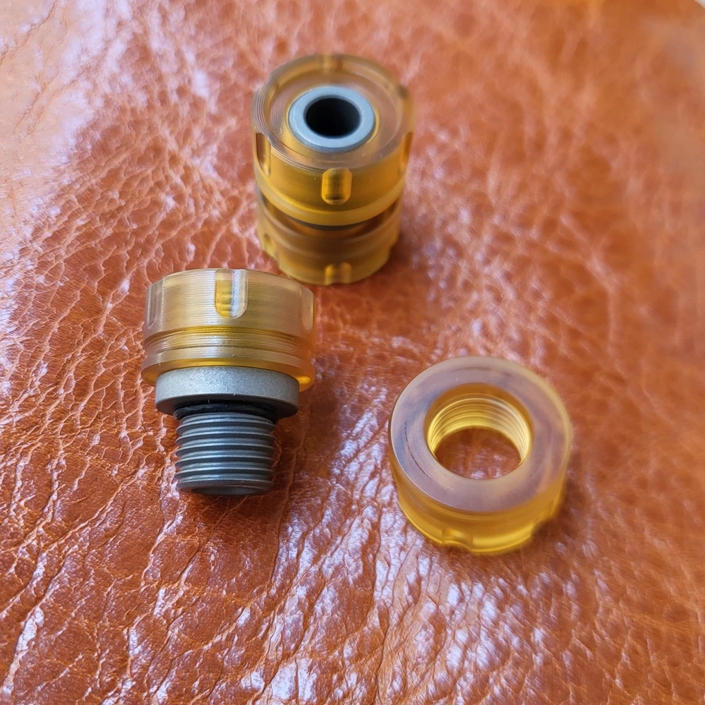 

3-in-1 Ultem PEI Amber and Pure Titanium Alloy Inlaid Flashlight Hanging Hole Tool Pendant Buckle Knife Pendant Bead