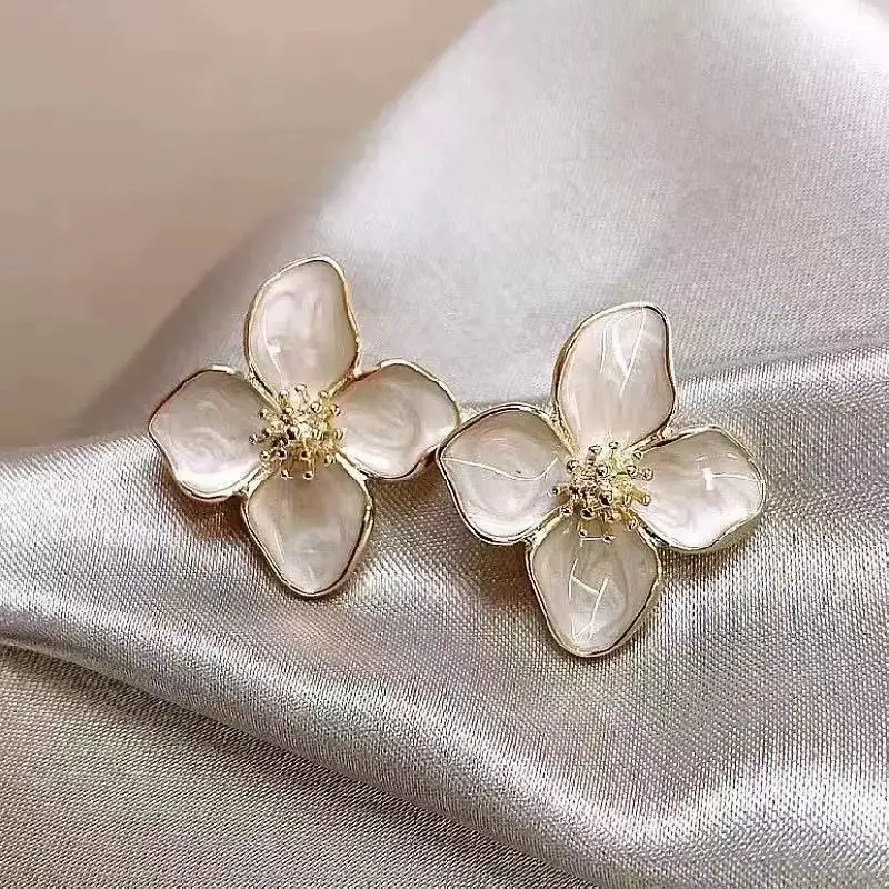 Floral Earring Image