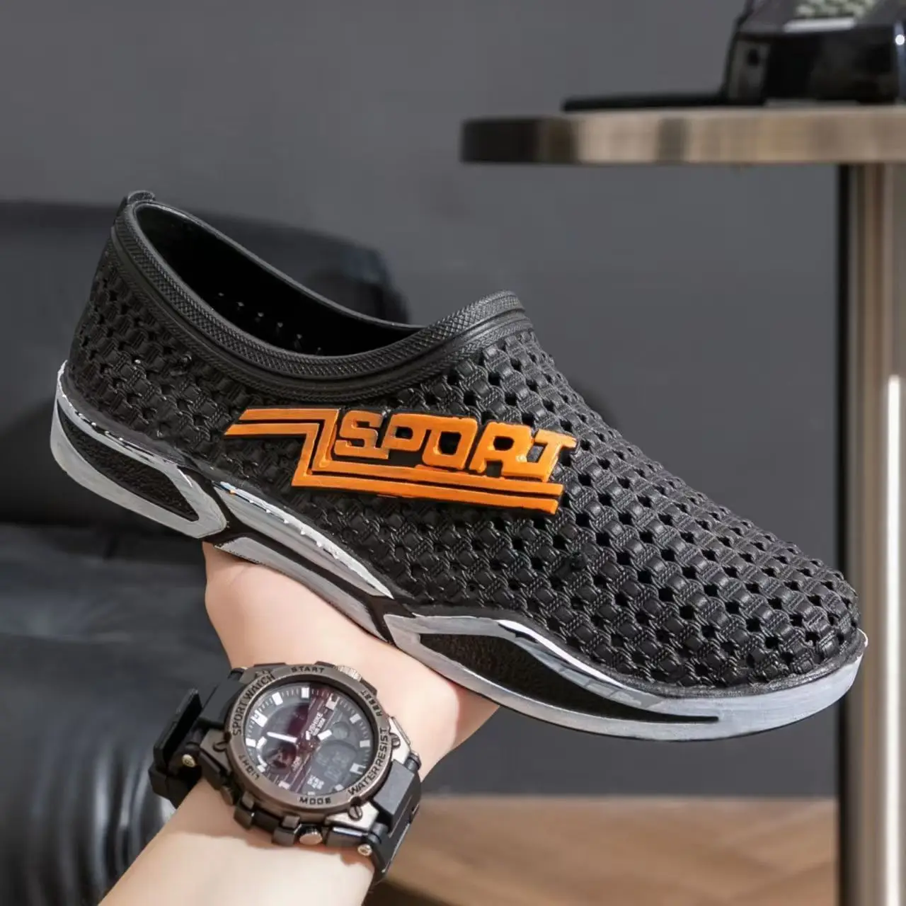 

Мужские летние новые сандалии Baotou с вырезами в форме пещеры, мягкая подошва, нескользящие, с круглым носком, легкие слипоны, уличные пляжные сандалии, болотная обувь