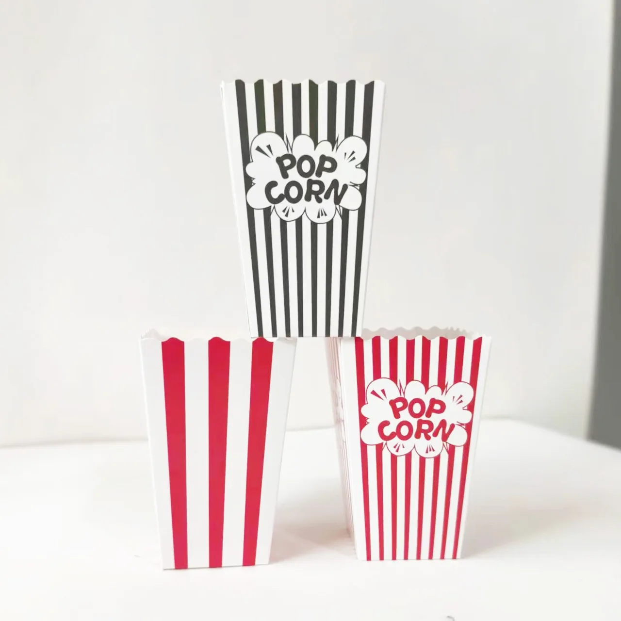 12/36/60 قطعة صغيرة أحمر أبيض وأسود أبيض مخطط أكياس الفشار صناديق الفشار صناديق الفشار لمستلزمات حفلات الكرنفال