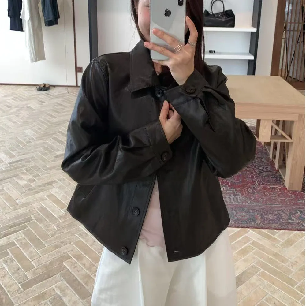 เสื้อแจ็คเก็ตหนังผู้หญิง สไตล์ชิค ลำลอง คอปกหลวม วินเทจ อเนกประสงค์ สำหรับฤดูใบไม้ร่วงและฤดูหนาว ดีไซน์เรียบง่าย เหมาะสำหรับใส่ไปทำงาน แขนยาว