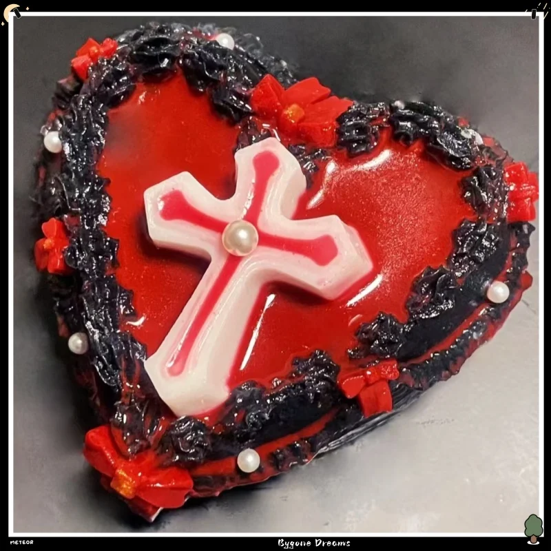 juguete-blandito-artesanal-gotico-de-corazon-y-cruz-con-lazo-negro-y-rojo-y-decoracion-de-perlas-de-recuperacion-lenta-antiestres-decoracion-Unica-para-escritorio