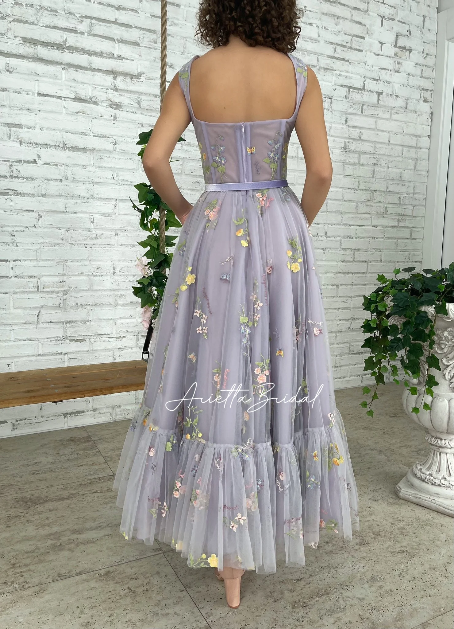 Arietta Lavender Embroidery Lace Midi Prom Dresses Sleeveless Tea-Length A-Line Wedding Party Dresses Formal Occasion Gowns