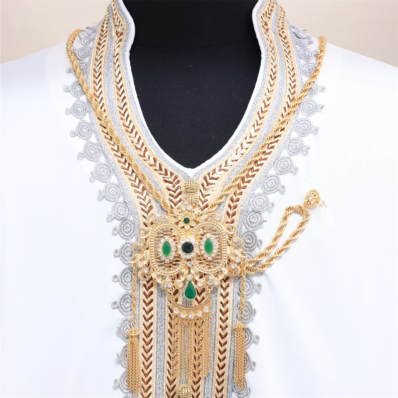 A gold hollowed-out French vintage necklace classic Moroccan for wedding party banquet accessories