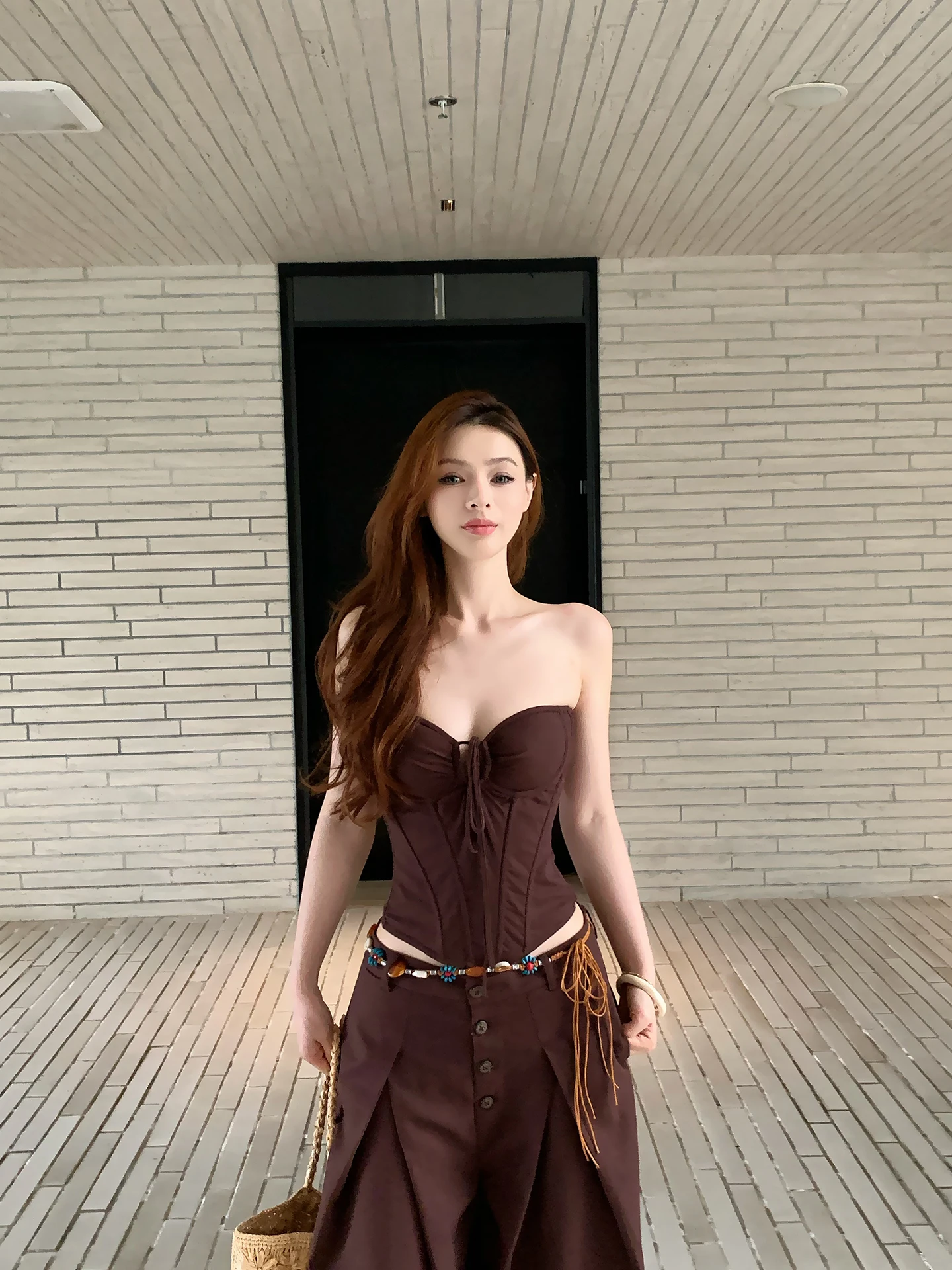 

Комплект Lienni2026: утягивающий топ-бюстье с эффектом корсета и дышащие хлопковые брюки прямого кроя с V-образным вырезом, весна-лето