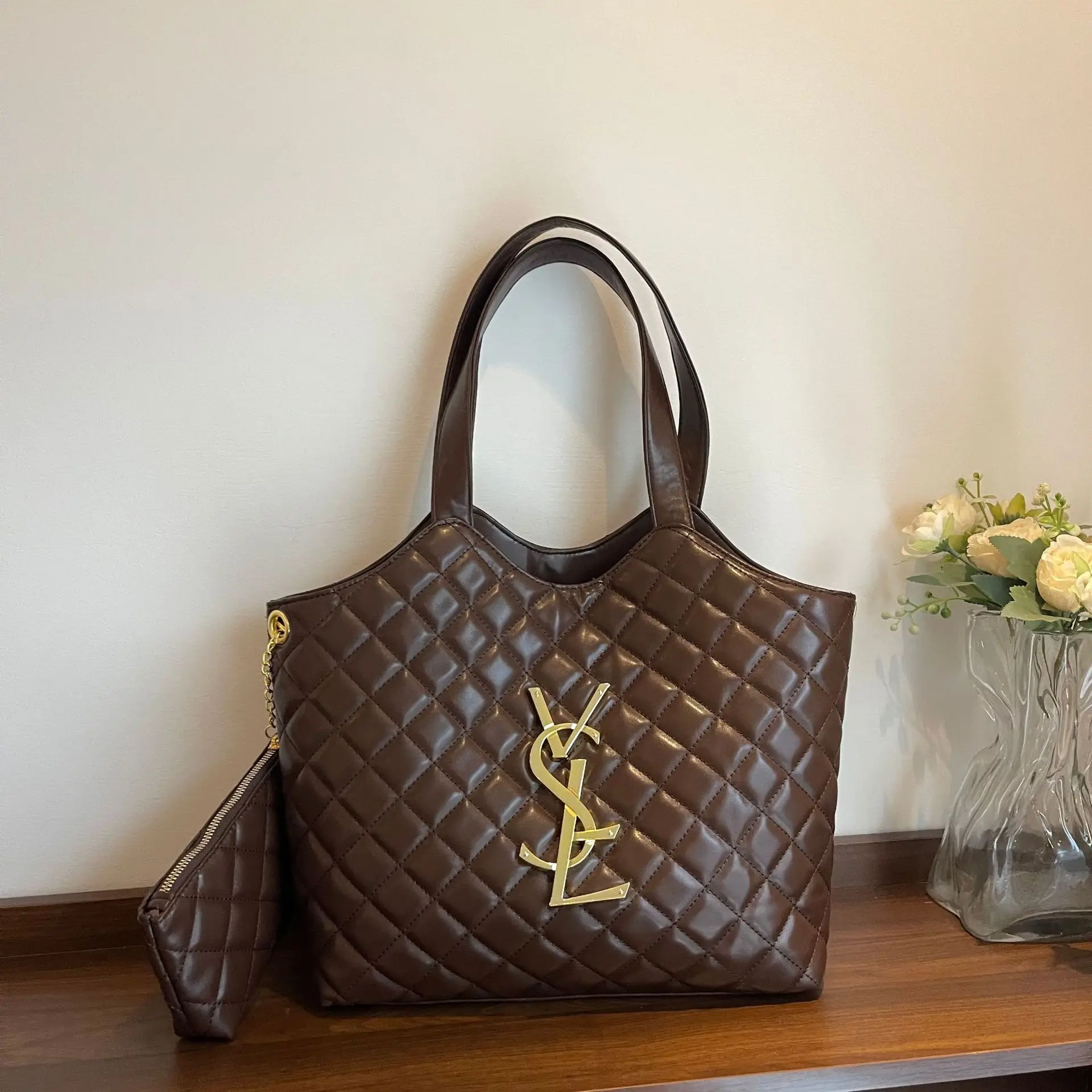 

Vintage Quilted Tote Bag for Women,Large Capacity Luxury Designer Handbags, Mother Daughter Set, Fashionable Commuter & Work Bag