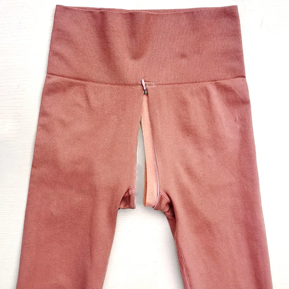 Pantaloni da sesso con cavallo aperto per esterni, leggings da donna senza cuciture color pesca Pantaloni hotpants esotici Push Up Abbigliamento da yoga Coppia Casual Streetwear