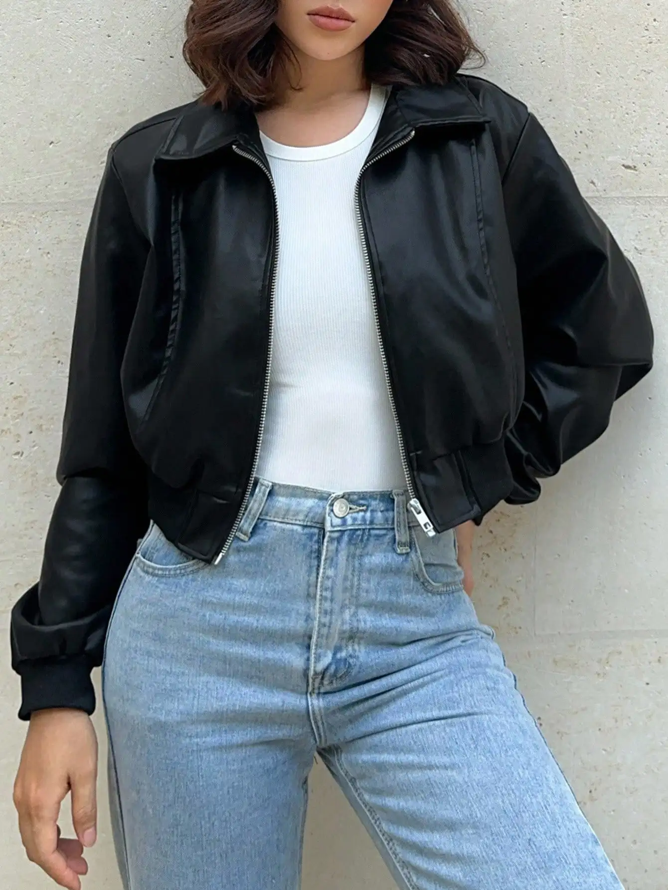 Jaqueta Bomber Feminina em Couro PU com Gola Reversível, Estilo de Rua, Corte Curto