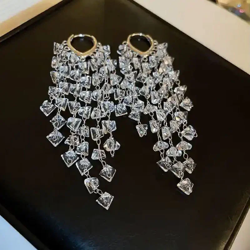 العصرية Y2K الأبيض حجر الراين شرابة استرخى أقراط هوب للنساء الكورية ضوء الفاخرة القرط مأدبة مجوهرات الحفلات هدايا