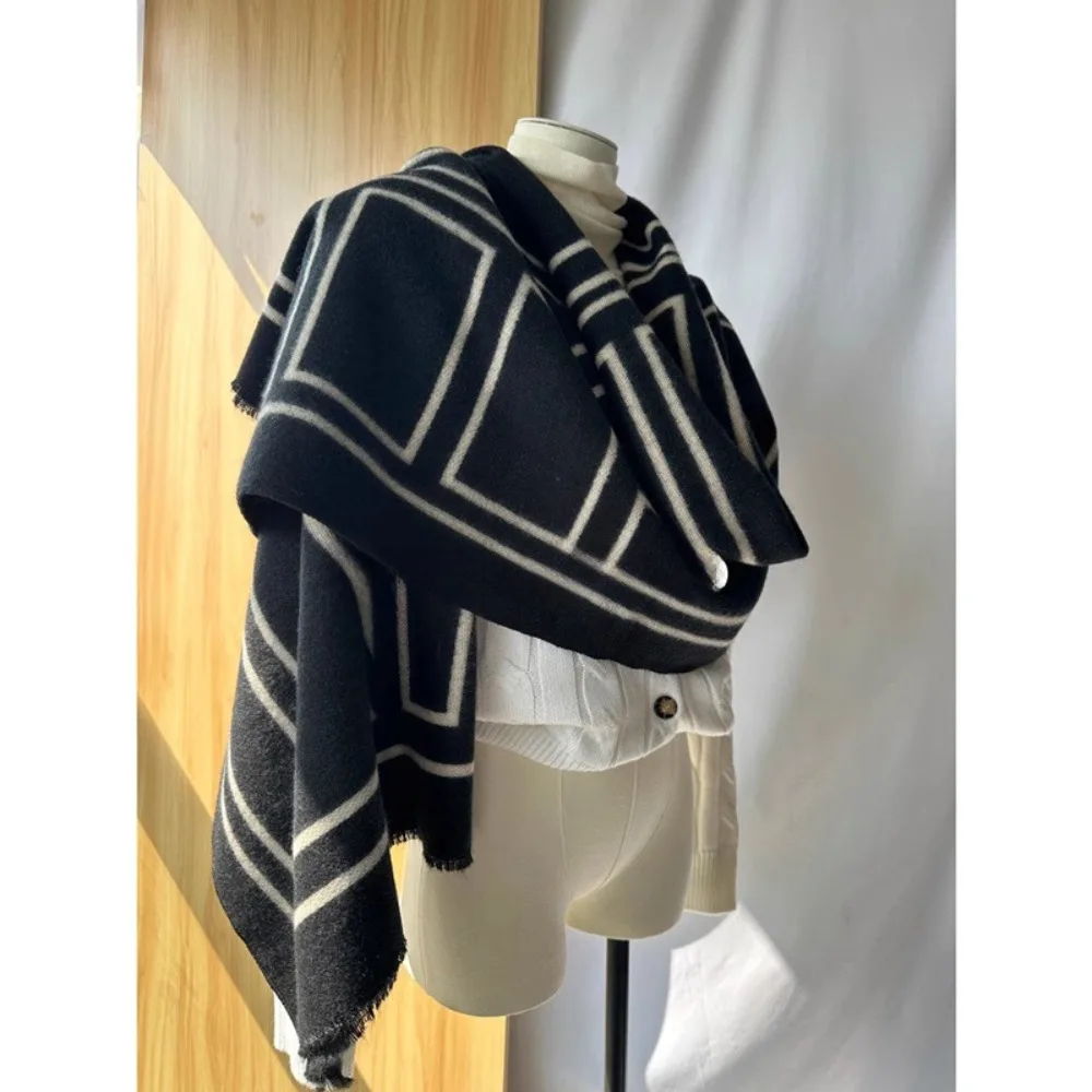 sciarpa-di-lusso-con-stampa-geometrica-a-linee-scialle-caldo-con-frange-a-contrasto-bianco-e-nero-grande-e-morbido-copricollo-invernale-accessori-moda