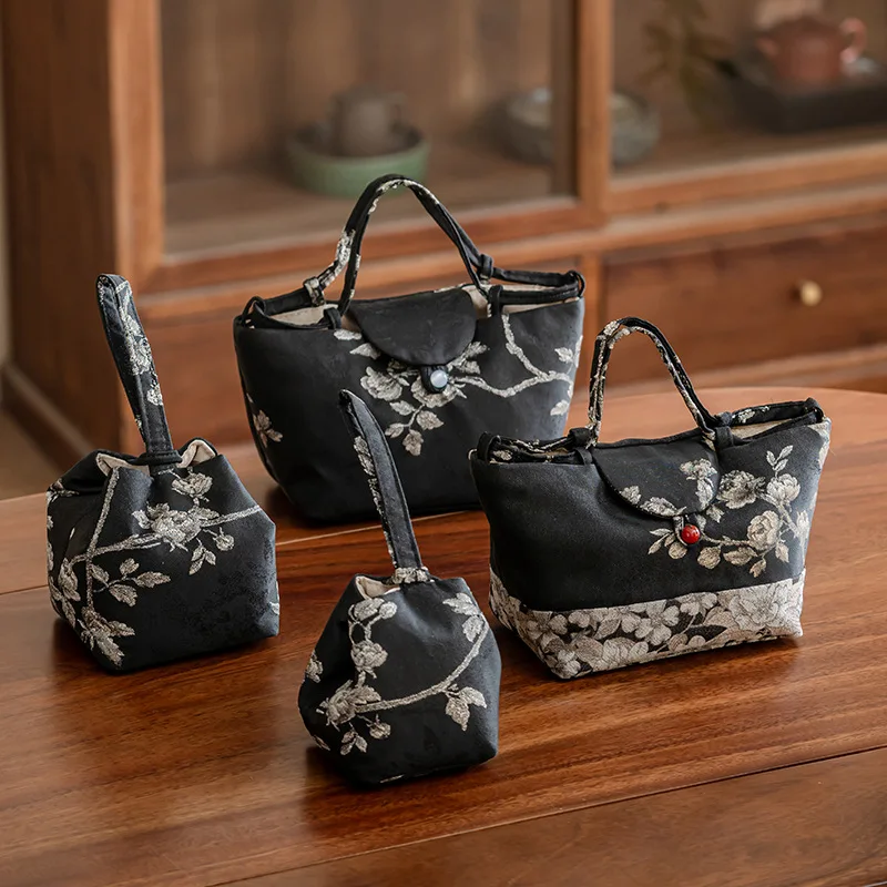 

Brocade Embroider White Plum Blossoms Teaware Storage Bag Portable Travel Storage Bags Teaware Dirt-resistant Chinese Tea Cozies
