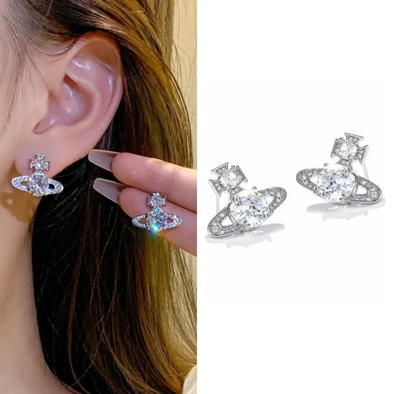 

Dozens of moissanite stud styles of jewelry are available through moissanite stud for men and women S925 silver-plated platinum