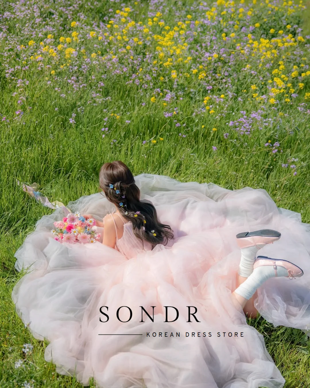 ชุดแต่งงานสีชมพูอ่อนแบบผ้าทูลล์นุ่มสไตล์เกาหลี ยี่ห้อ Sondr สำหรับถ่ายภาพ พร้อมระบายจีบ สายเดี่ยว สำหรับงานปาร์ตี้ งานราตรี งานพรอม