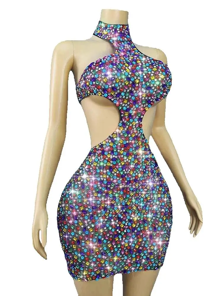 جودة عالية لامعة اللون الساخن الماس مثير معلقة الرقبة فستان بدون ظهر 2025 موضة جديدة مخصصة الملابس النسائية